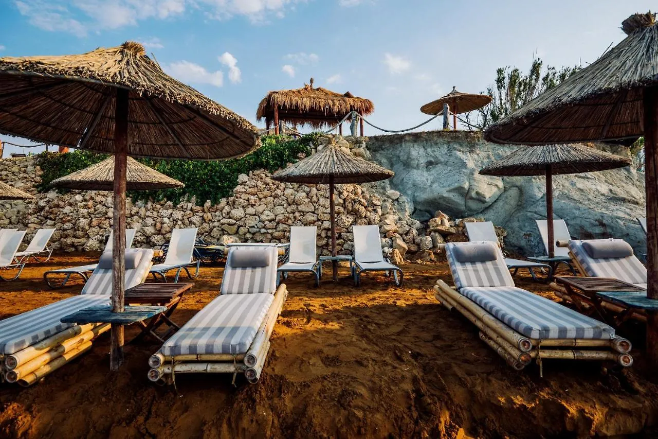 Captain Nemo Xi Beach